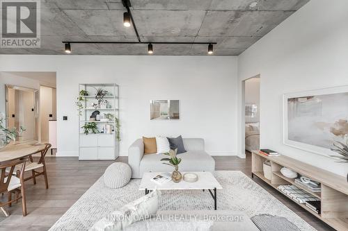 512 - 60 Bathurst Street, Toronto (Niagara), ON - Indoor Photo Showing Living Room