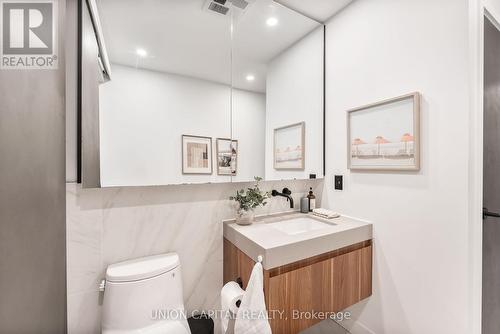 512 - 60 Bathurst Street, Toronto, ON - Indoor Photo Showing Bathroom