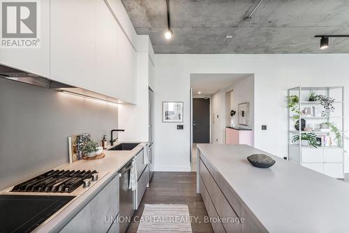 512 - 60 Bathurst Street, Toronto, ON - Indoor Photo Showing Kitchen