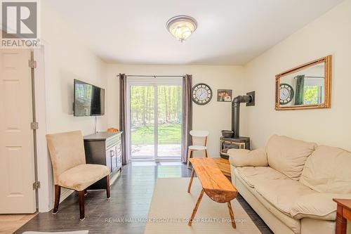 4969 25Th Side Road, Essa, ON - Indoor Photo Showing Living Room