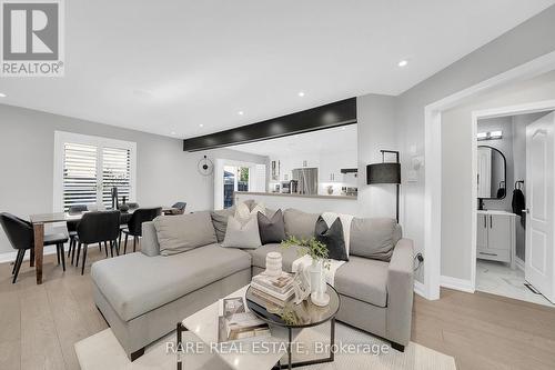 165 Santa Maria Trail, Vaughan, ON - Indoor Photo Showing Living Room