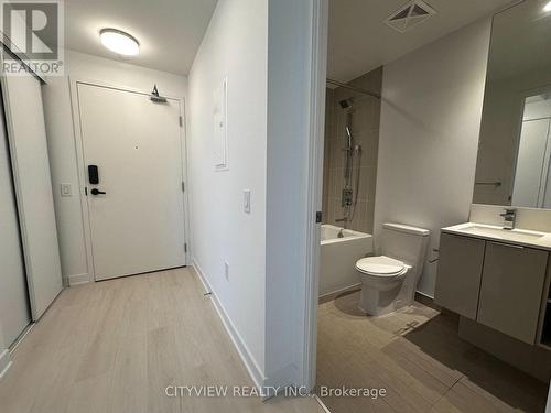 2313 - 3900 Confederation Parkway, Mississauga (City Centre), ON - Indoor Photo Showing Bathroom