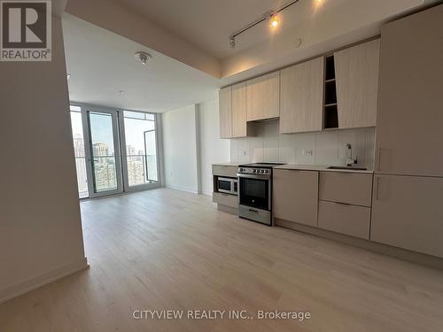 2313 - 3900 Confederation Parkway, Mississauga (City Centre), ON - Indoor Photo Showing Kitchen