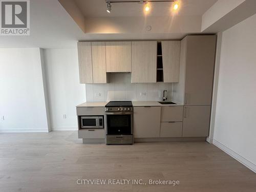 2313 - 3900 Confederation Parkway, Mississauga (City Centre), ON - Indoor Photo Showing Kitchen