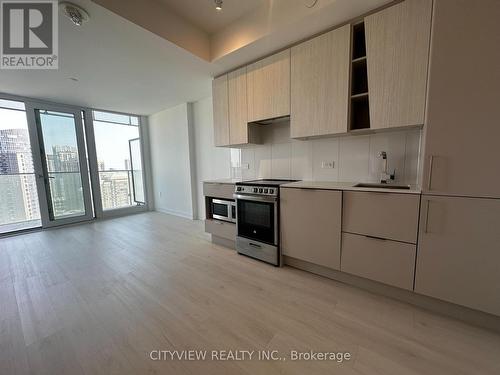 2313 - 3900 Confederation Parkway, Mississauga (City Centre), ON - Indoor Photo Showing Kitchen