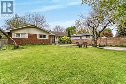 314 STRATHCONA DRIVE  Burlington, ON L7L 2E1