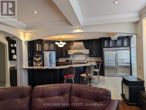 36 Louvre Circle, Brampton (Vales Of Castlemore North), ON - Indoor Photo Showing Kitchen