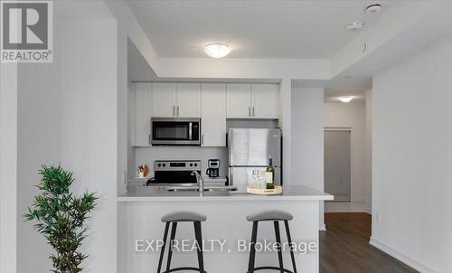 405 - 450 Dundas Street E, Hamilton (Waterdown), ON - Indoor Photo Showing Kitchen