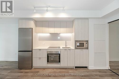 818 - 1 Jarvis Street, Hamilton (Beasley), ON - Indoor Photo Showing Kitchen