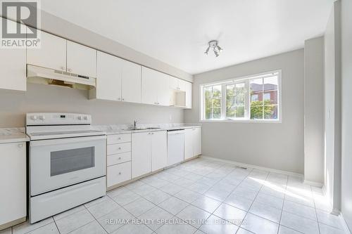 64 - 65 Brickyard Way, Brampton, ON - Indoor Photo Showing Kitchen