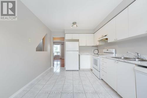 64 - 65 Brickyard Way, Brampton, ON - Indoor Photo Showing Kitchen With Double Sink