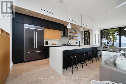 1 Lake Shore Drive, Toronto, ON - Indoor Photo Showing Kitchen With Upgraded Kitchen