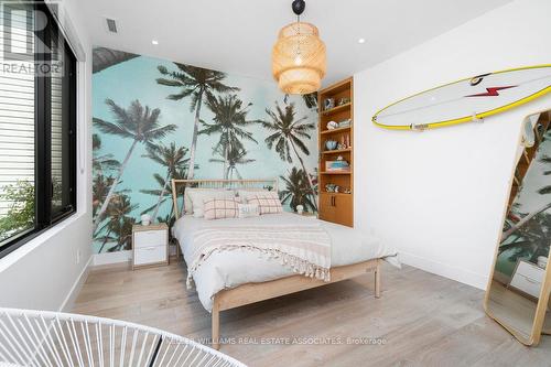 1 Lake Shore Drive, Toronto, ON - Indoor Photo Showing Bedroom