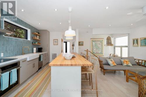 1 Lake Shore Drive, Toronto (New Toronto), ON - Indoor Photo Showing Kitchen With Upgraded Kitchen