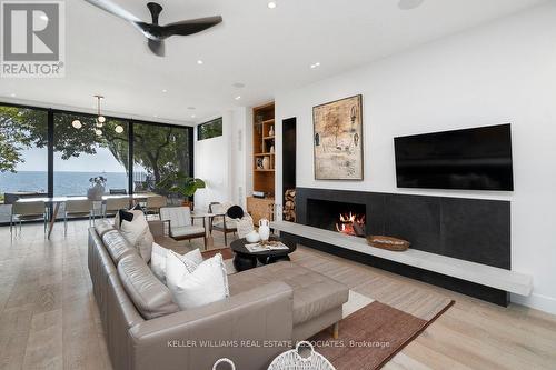 1 Lake Shore Drive, Toronto, ON - Indoor Photo Showing Living Room