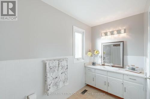 462 Cullen Avenue, Mississauga, ON - Indoor Photo Showing Bathroom