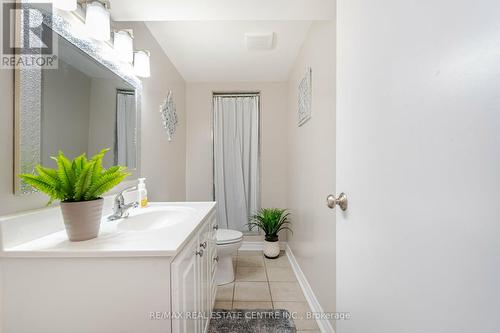 462 Cullen Avenue, Mississauga (Cooksville), ON - Indoor Photo Showing Bathroom