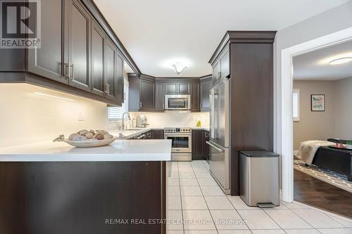 462 Cullen Avenue, Mississauga, ON - Indoor Photo Showing Kitchen With Upgraded Kitchen