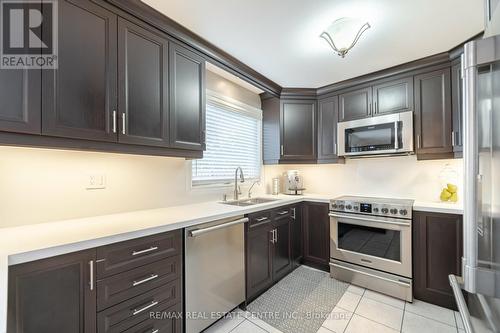 462 Cullen Avenue, Mississauga, ON - Indoor Photo Showing Kitchen