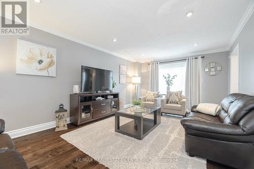 462 Cullen Avenue, Mississauga, ON - Indoor Photo Showing Living Room