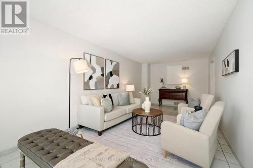 5889 River Grove Avenue, Mississauga, ON - Indoor Photo Showing Living Room