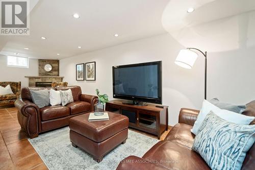 5889 River Grove Avenue, Mississauga, ON - Indoor Photo Showing Living Room