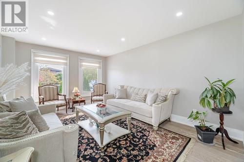 40 Fountainbridge Drive, Caledon, ON - Indoor Photo Showing Living Room