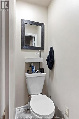 1766 Dominion, Windsor, ON - Indoor Photo Showing Bathroom