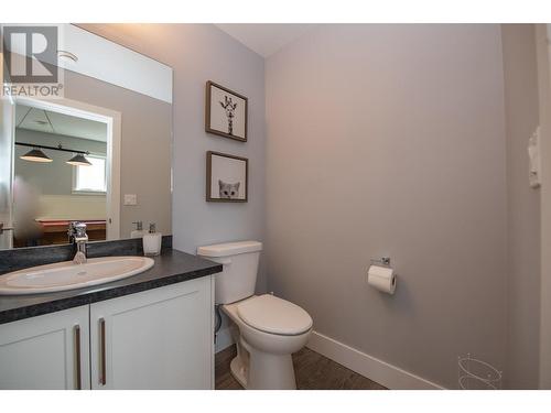 305 Baldy Place, Vernon, BC - Indoor Photo Showing Bathroom