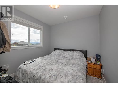 305 Baldy Place, Vernon, BC - Indoor Photo Showing Bedroom