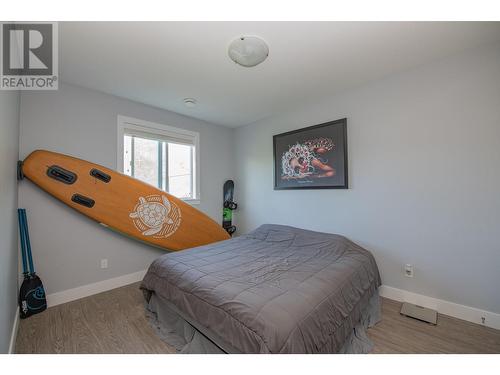 305 Baldy Place, Vernon, BC - Indoor Photo Showing Bedroom