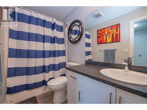 305 Baldy Place, Vernon, BC - Indoor Photo Showing Bathroom