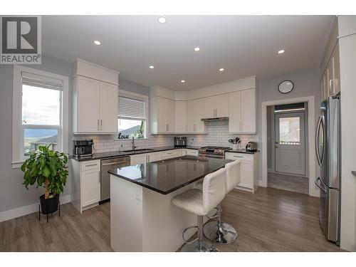 305 Baldy Place, Vernon, BC - Indoor Photo Showing Kitchen With Upgraded Kitchen