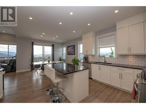 305 Baldy Place, Vernon, BC - Indoor Photo Showing Kitchen With Upgraded Kitchen