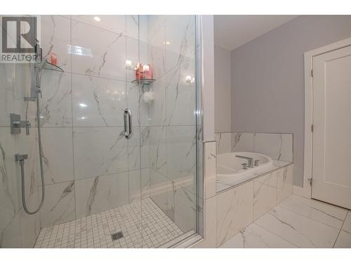 305 Baldy Place, Vernon, BC - Indoor Photo Showing Bathroom