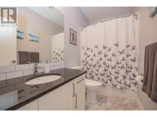 305 Baldy Place, Vernon, BC - Indoor Photo Showing Bathroom