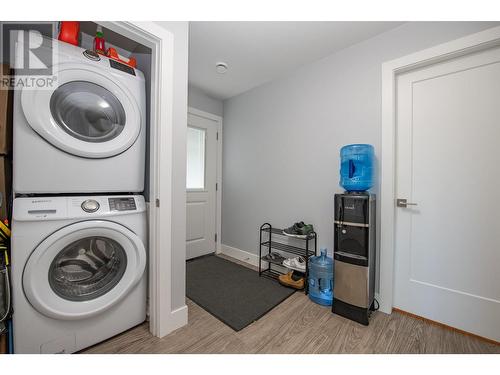 305 Baldy Place, Vernon, BC - Indoor Photo Showing Laundry Room