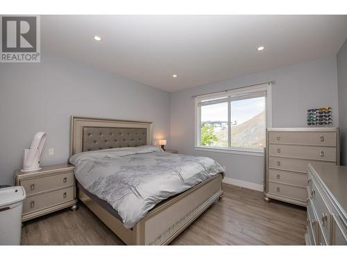 305 Baldy Place, Vernon, BC - Indoor Photo Showing Bedroom