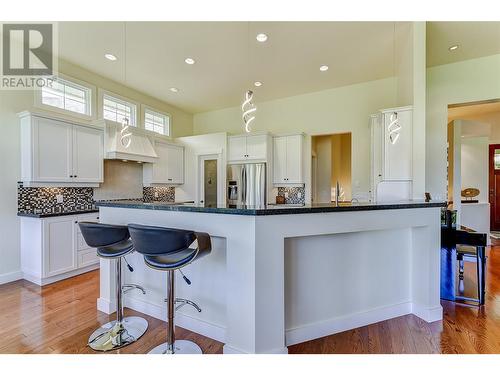 2168 Chilcotin Crescent, Kelowna, BC - Indoor Photo Showing Kitchen With Upgraded Kitchen