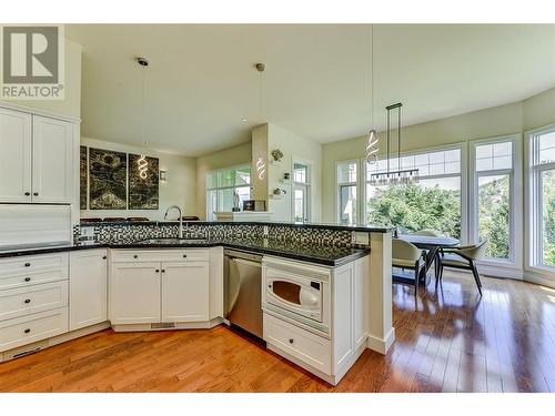 2168 Chilcotin Crescent, Kelowna, BC - Indoor Photo Showing Kitchen