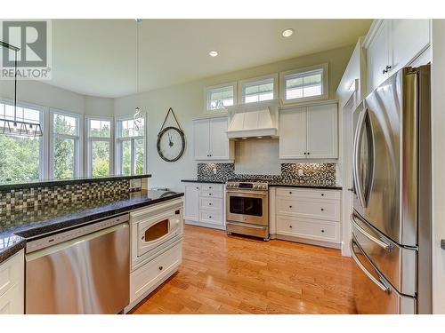 2168 Chilcotin Crescent, Kelowna, BC - Indoor Photo Showing Kitchen With Upgraded Kitchen