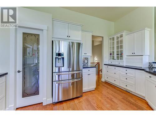 2168 Chilcotin Crescent, Kelowna, BC - Indoor Photo Showing Kitchen