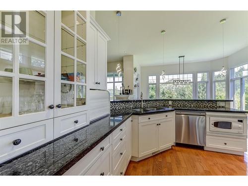 2168 Chilcotin Crescent, Kelowna, BC - Indoor Photo Showing Kitchen