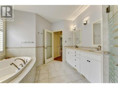 2168 Chilcotin Crescent, Kelowna, BC - Indoor Photo Showing Bathroom