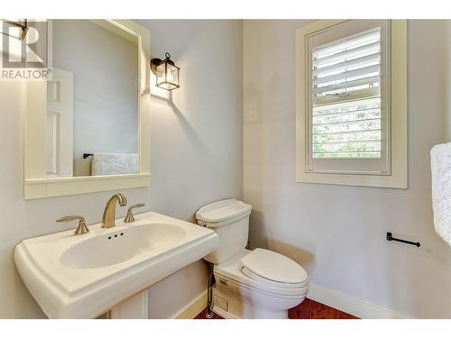 2168 Chilcotin Crescent, Kelowna, BC - Indoor Photo Showing Bathroom