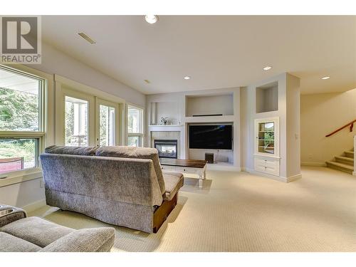 2168 Chilcotin Crescent, Kelowna, BC - Indoor Photo Showing Living Room With Fireplace