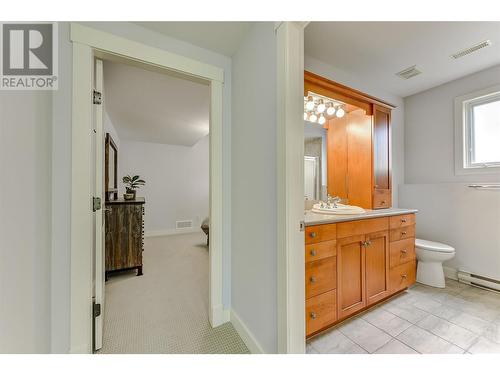 2168 Chilcotin Crescent, Kelowna, BC - Indoor Photo Showing Bathroom