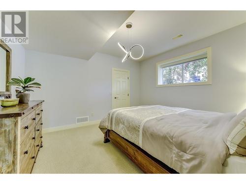 2168 Chilcotin Crescent, Kelowna, BC - Indoor Photo Showing Bedroom