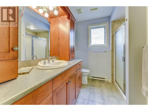 2168 Chilcotin Crescent, Kelowna, BC - Indoor Photo Showing Bathroom