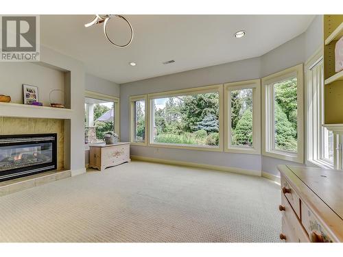 2168 Chilcotin Crescent, Kelowna, BC - Indoor Photo Showing Living Room With Fireplace